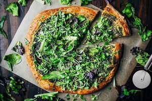 Яка зелень підходить для піци? фото