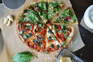 Як приготувати піцу із залишків продуктів після свята фото