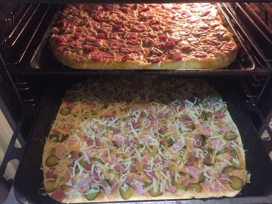 Пицца тонкой раскатки с колбасой и с солеными огурцами - фото 10