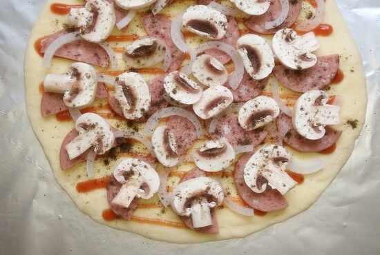 Піца з ковбасою - фото 4