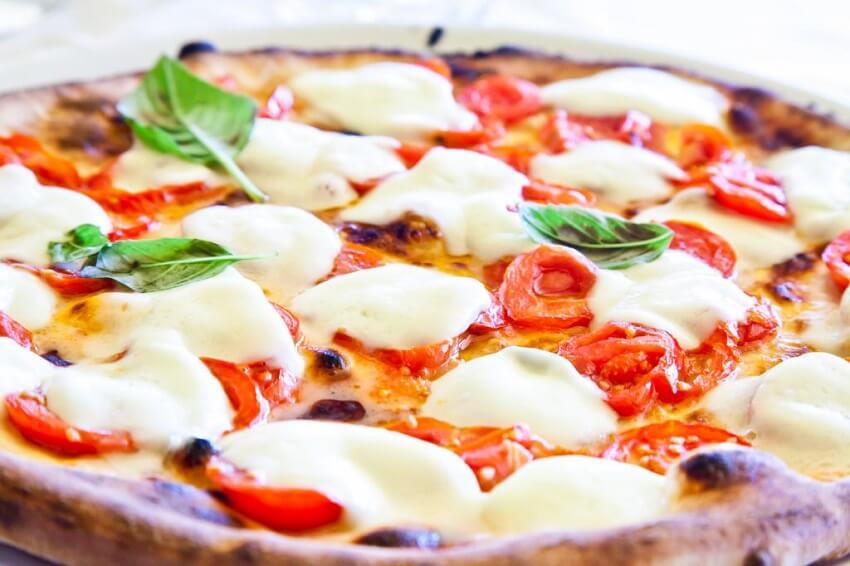 Почему для пиццы используют сыр моцарелла - фото 1