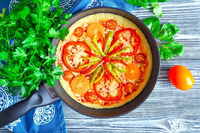 Піца без випічки: як готується та чому користується популярністю - фото 1