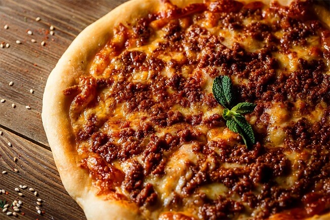 Пицца Болоньезе: сочный вкус мясного фарша в сочетании с особенным соусом - фото 2